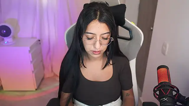 Snapshot of Valerygomez02 chatting on October 2025 08:06:02 PM Valerygomez02 online show from October 2025 08:06:02 PM