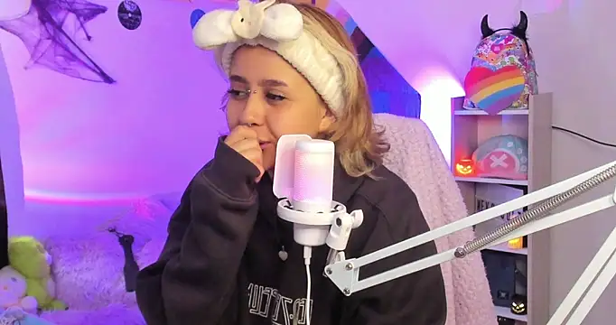 NekoWaifu online show from October 2025 01:09:02 PM