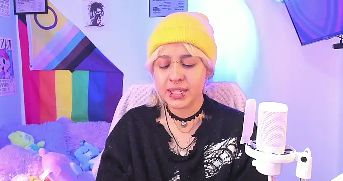 NekoWaifu online show from November 2025 01:33:02 PM