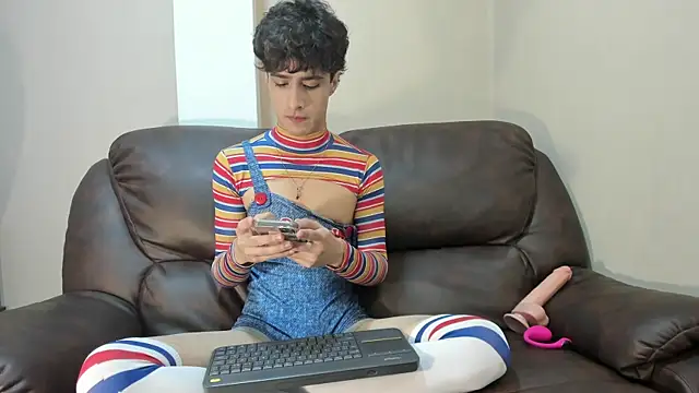 Xam Collen online show from October 2025 02:18:02 PM