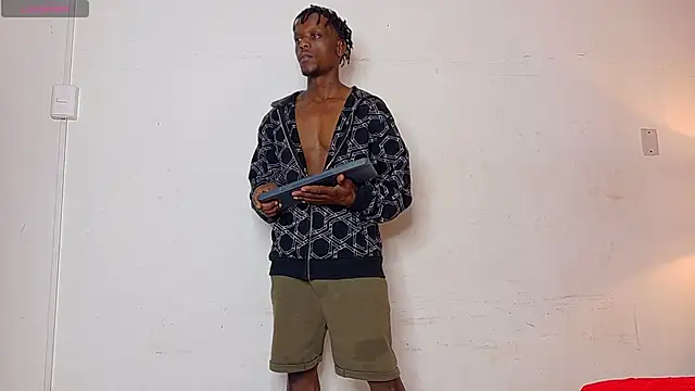 Snapshot of SkylerBigxxx chatting on September 2025 04:02:02 AM SkylerBigxxx online show from September 2025 04:02:02 AM