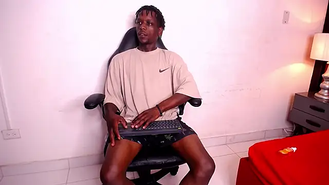 Snapshot of SkylerBigxxx chatting on October 2025 04:02:01 AM SkylerBigxxx online show from October 2025 04:02:01 AM