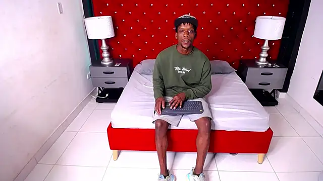 Snapshot of SkylerBigxxx chatting on October 2025 03:53:02 AM SkylerBigxxx online show from October 2025 03:53:02 AM