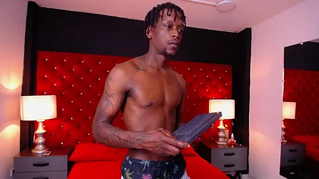 Snapshot of SkylerBigxxx chatting on October 2025 07:15:02 PM SkylerBigxxx online show from October 2025 07:15:02 PM