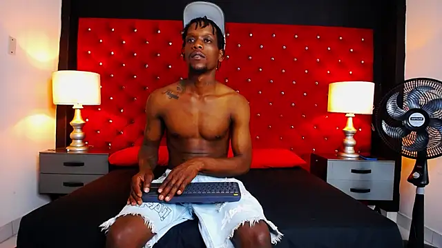 Snapshot of SkylerBigxxx chatting on November 2025 03:50:01 AM SkylerBigxxx online show from November 2025 03:50:01 AM