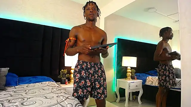 Snapshot of SkylerBigxxx chatting on April 2026 04:18:02 AM SkylerBigxxx online show from April 2026 04:18:02 AM