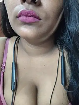 Jasmine Januja online show from July 2026 02:39:01 AM
