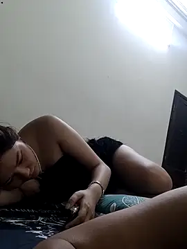 Snapshot of MaiHoang2k chatting on September 2025 07:28:01 PM MaiHoang2k online show from September 2025 07:28:01 PM