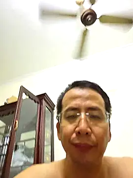 Snapshot of MaiHoang2k chatting on October 2025 01:42:01 PM MaiHoang2k online show from October 2025 01:42:01 PM