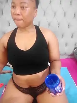 Snapshot of massive_booty25 chatting on November 2025 04:07:02 PM massive booty25 online show from November 2025 04:07:02 PM