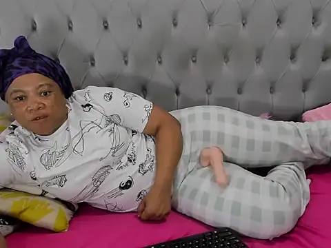 Snapshot of massive_booty25 chatting on December 2025 07:03:01 AM massive booty25 online show from December 2025 07:03:01 AM