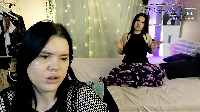 Snapshot of LoNik_Tvvins chatting on October 2025 12:46:02 PM LoNik Tvvins online show from October 2025 12:46:02 PM