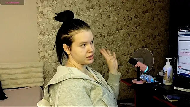 Snapshot of LoNik_Tvvins chatting on October 2025 12:38:01 PM LoNik Tvvins online show from October 2025 12:38:01 PM