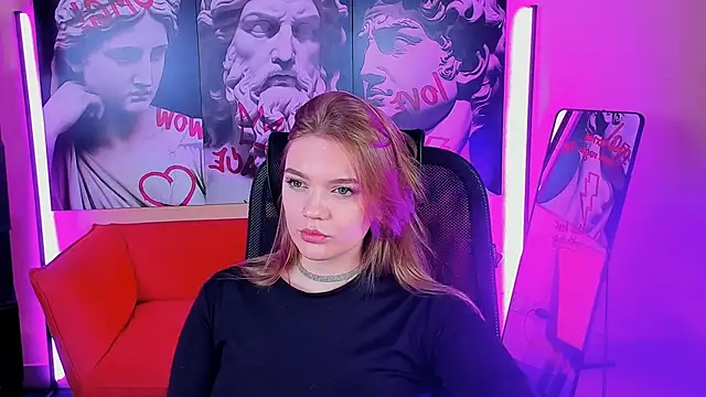 Snapshot of LisaMitchell chatting on October 2025 04:43:02 AM LisaMitchell online show from October 2025 04:43:02 AM