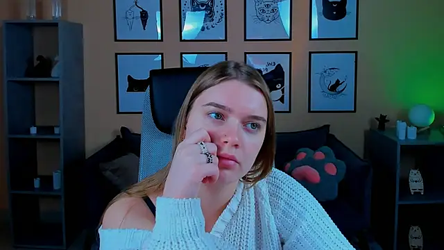 Snapshot of LisaMitchell chatting on October 2025 03:31:02 AM LisaMitchell online show from October 2025 03:31:02 AM