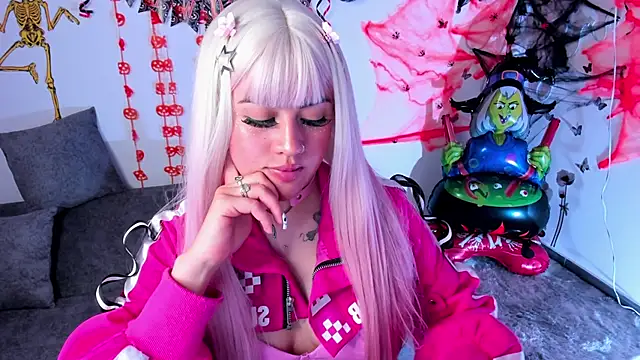 Snapshot of lilielou_ chatting on October 2025 09:27:01 PM lilielou online show from October 2025 09:27:01 PM