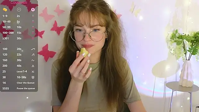 Snapshot of Katyaa_Lover chatting on October 2025 03:31:02 PM Katyaa Lover online show from October 2025 03:31:02 PM