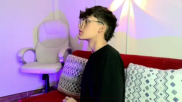 bellmontneon online show from October 2025 11:21:02 AM