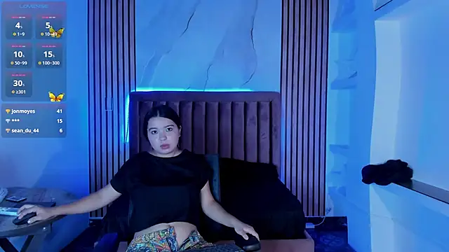 LunaWiill  online show from October 2025 12:14:02 PM