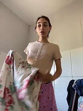 Snapshot of loirinhaaa chatting on September 2025 02:08:02 PM loirinhaaa online show from September 2025 02:08:02 PM