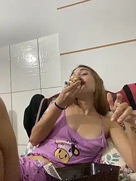 Snapshot of loirinhaaa chatting on September 2025 02:13:02 AM loirinhaaa online show from September 2025 02:13:02 AM