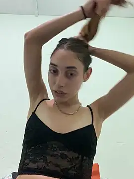 Snapshot of loirinhaaa chatting on October 2025 02:21:02 AM loirinhaaa online show from October 2025 02:21:02 AM