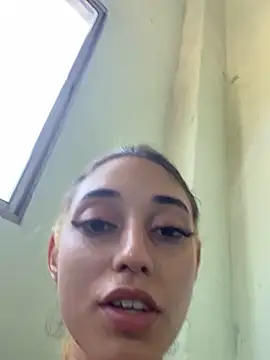 Snapshot of loirinhaaa chatting on October 2025 02:08:01 PM loirinhaaa online show from October 2025 02:08:01 PM