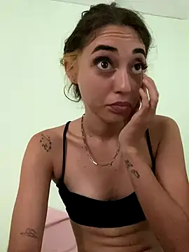 Snapshot of loirinhaaa chatting on October 2025 02:07:02 PM loirinhaaa online show from October 2025 02:07:02 PM