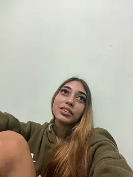 Snapshot of loirinhaaa chatting on November 2025 03:11:01 PM loirinhaaa online show from November 2025 03:11:01 PM