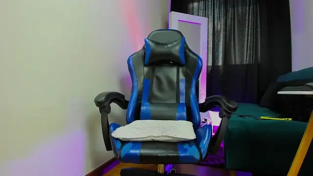 Charliejones  online show from September 2025 07:50:02 PM