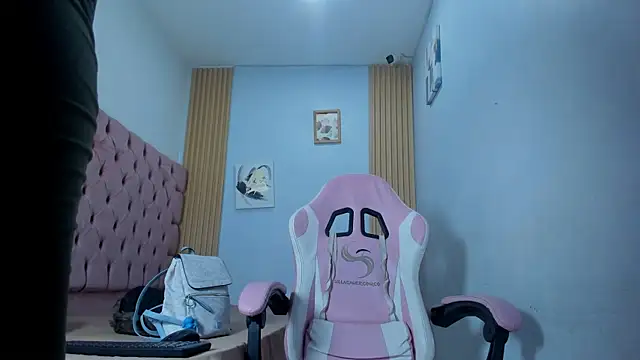 Dakota x18 online show from November 2025 07:34:02 PM