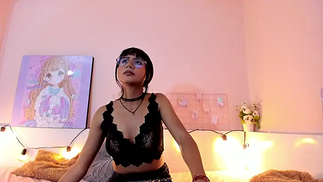 Snapshot of Lola_Purple chatting on September 2025 03:23:02 AM Lola Purple online show from September 2025 03:23:02 AM