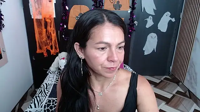 camilavargas  online show from October 2025 08:53:02 PM
