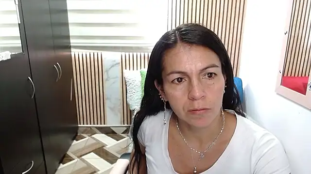 Snapshot of camilavargas_ chatting on May 2026 08:13:02 PM camilavargas online show from May 2026 08:13:02 PM