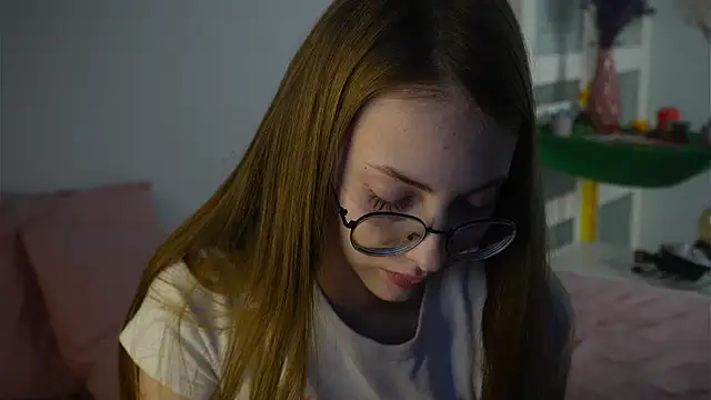 Snapshot of blissence chatting on November 2025 06:56:02 PM blissence online show from November 2025 06:56:02 PM