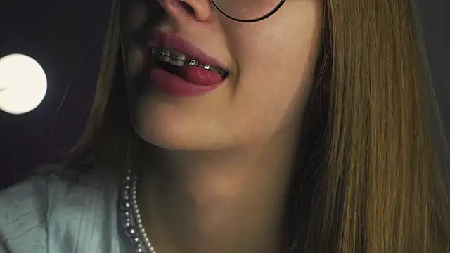 Snapshot of blissence chatting on December 2025 03:09:02 PM blissence online show from December 2025 03:09:02 PM