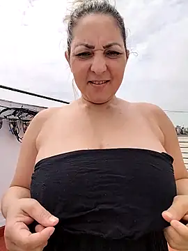 Snapshot of Lunita86 chatting on December 2025 02:25:01 PM Lunita86 online show from December 2025 02:25:01 PM