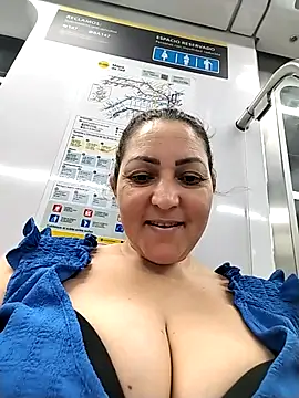 Snapshot of Lunita86 chatting on January 2026 01:22:02 AM Lunita86 online show from January 2026 01:22:02 AM