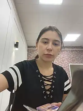 Snapshot of Valerie_Ohara chatting on November 2025 06:24:02 AM Valerie Ohara online show from November 2025 06:24:02 AM