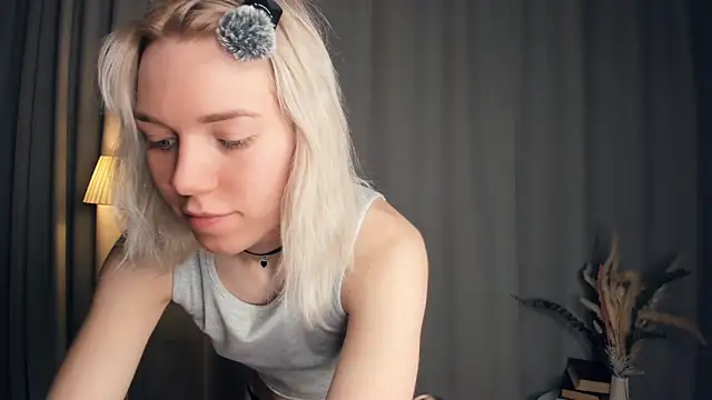 DianeHonnette online show from March 2026 07:33:01 PM