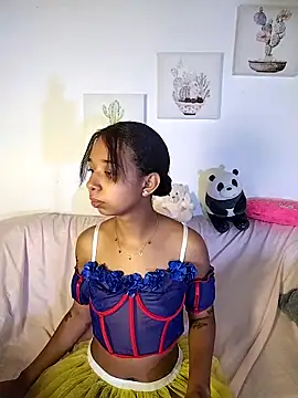 Snapshot of Suzanelee1 chatting on October 2025 01:50:01 PM Suzanelee1 online show from October 2025 01:50:01 PM