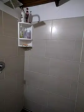 Snapshot of Suzanelee1 chatting on October 2025 10:31:01 PM Suzanelee1 online show from October 2025 10:31:01 PM