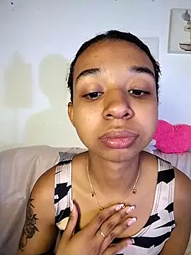 Snapshot of Suzanelee1 chatting on October 2025 01:51:02 PM Suzanelee1 online show from October 2025 01:51:02 PM