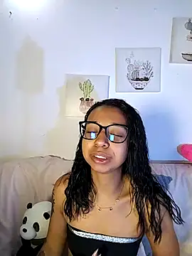 Snapshot of Suzanelee1 chatting on October 2025 02:25:02 AM Suzanelee1 online show from October 2025 02:25:02 AM