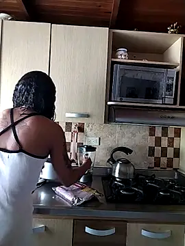 Snapshot of Suzanelee1 chatting on October 2025 02:30:01 PM Suzanelee1 online show from October 2025 02:30:01 PM