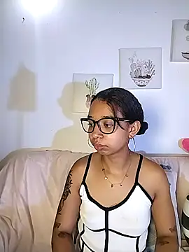 Snapshot of Suzanelee1 chatting on October 2025 04:03:02 AM Suzanelee1 online show from October 2025 04:03:02 AM