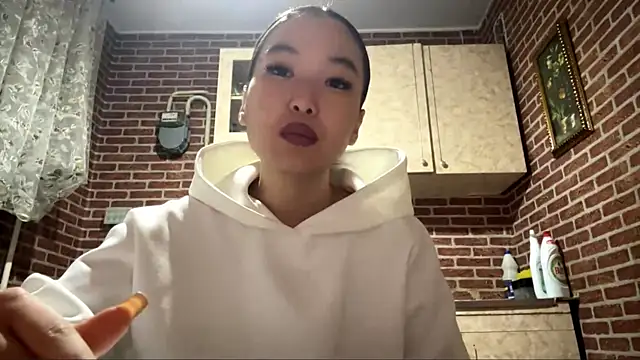 EmmaLeexth online show from December 2025 02:02:02 PM