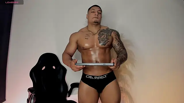 Snapshot of chrizmacgregor chatting on September 2025 02:49:02 AM chrizmacgregor online show from September 2025 02:49:02 AM