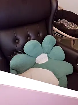 Snapshot of sw33th3art chatting on October 2025 06:12:01 PM sw33th3art online show from October 2025 06:12:01 PM