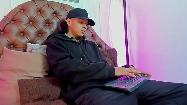 noah blake0 online show from September 2025 02:37:02 AM